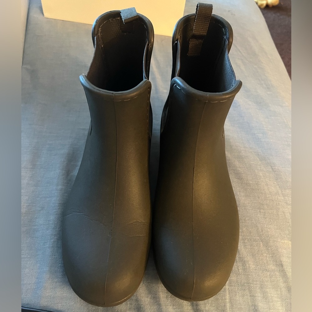 Olive green lightweight Crocs